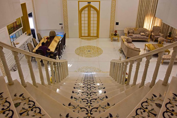 À l’intérieur, la réplique du Taj Mahal est meublée comme une vraie maison.