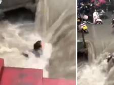 Une femme sauvée de la noyade après l’inondation d’une rame de métro en Chine