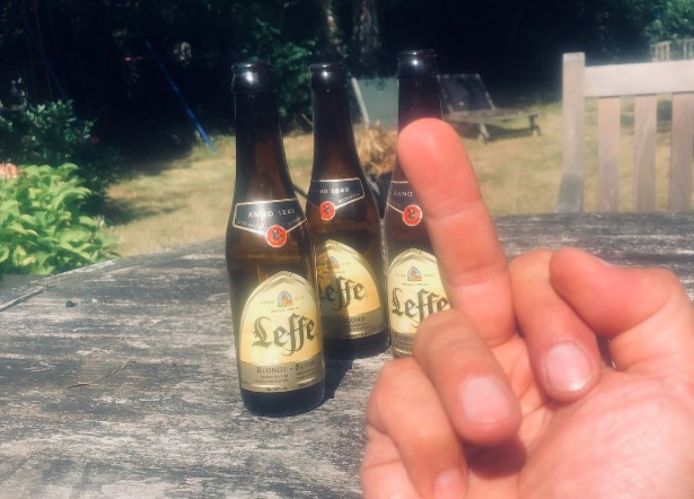 #NooitMeerLeffe meldde iemand op Twitter bij deze niet mis te verstane foto na het nieuws afgelopen zomer dat Leffe zou gebrouwen worden in zeven brouwerijen in Rusland.