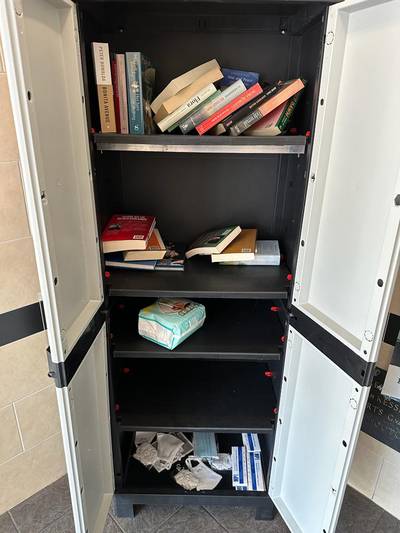 Dieven roven kast met spullen voor minima leeg: ‘Alleen maandverband bleef achter’