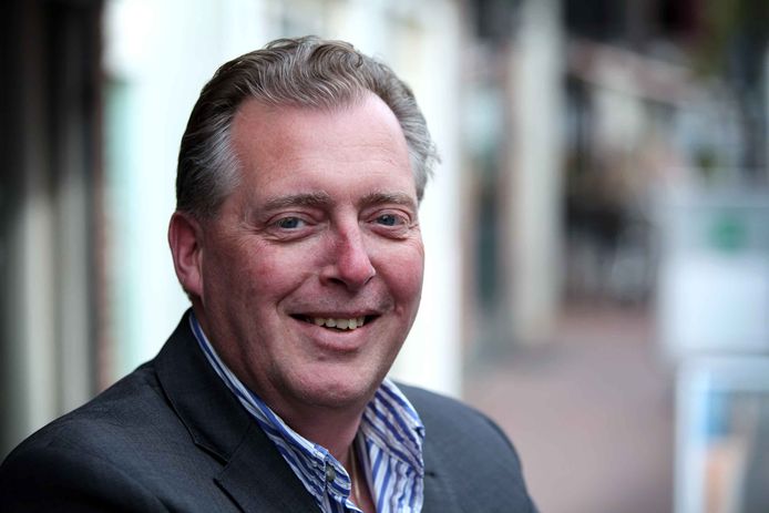 Frank Rijneveen moet onderzoeken of er huizen gebouwd kunnen worden waar mensen met een tijdelijk contract in kunnen wonen.