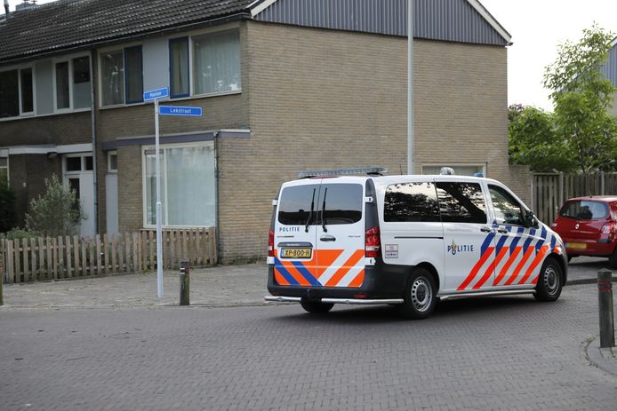 In the Koepelstraat in Bergen op Zoom, a dirt bike was stolen by several perpetrators.  One suspect was apprehended by bystanders in the nearby Lekstraat.