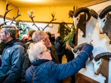 Faunadag op Middachten trekt 2000 bezoekers: ‘De jacht, dat is liefde voor de natuur. Maar dat begrijpt niet iedereen’
