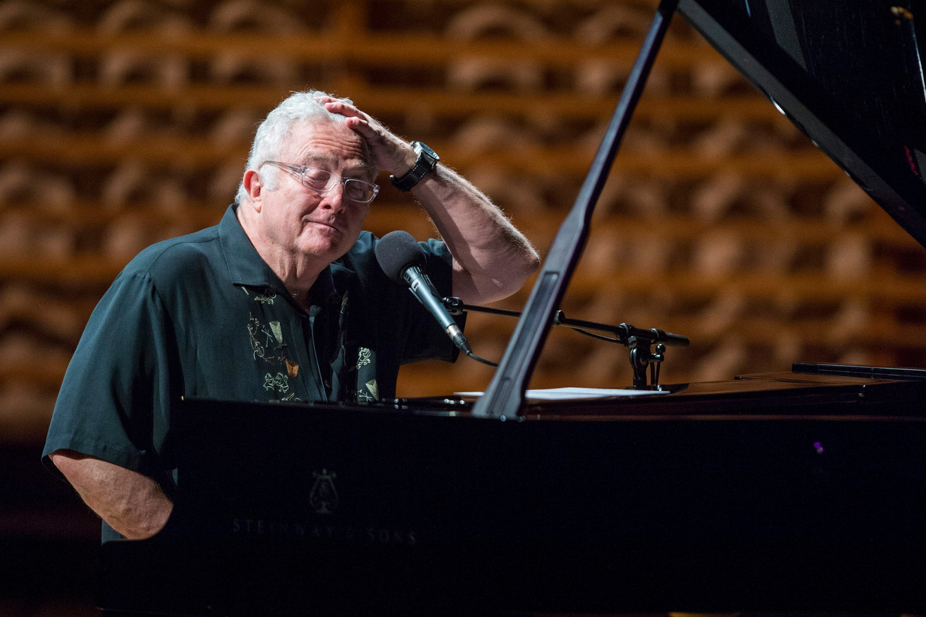 Randy Newman stelt Nederlandse concerten uit na nekoperatie Foto ed.nl