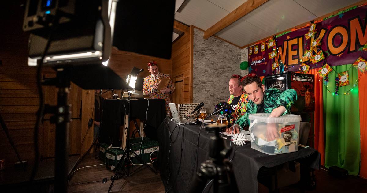 Hilariteit tijdens derde editie ‘Blief Thoes’ vanuit Oud Ootmarsum