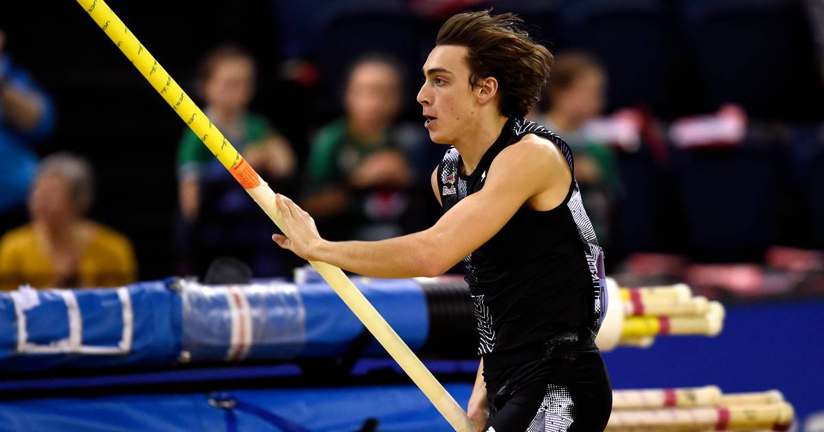 Armand Duplantis bat de nouveau le record du monde de la perche