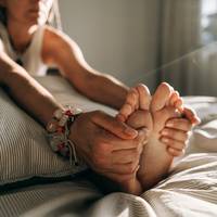 Waarom heb ik zo vaak koude voeten? En is daar iets tegen te doen?