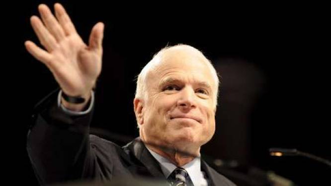 McCain proclame son soutien à la politique du président colombien