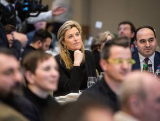 “Geaardheid, afkomst, religie? Er zijn geen grenzen, iedereen is welkom”: Annelies Verlinden (CD&V) viert eerste iftar van het jaar sámen