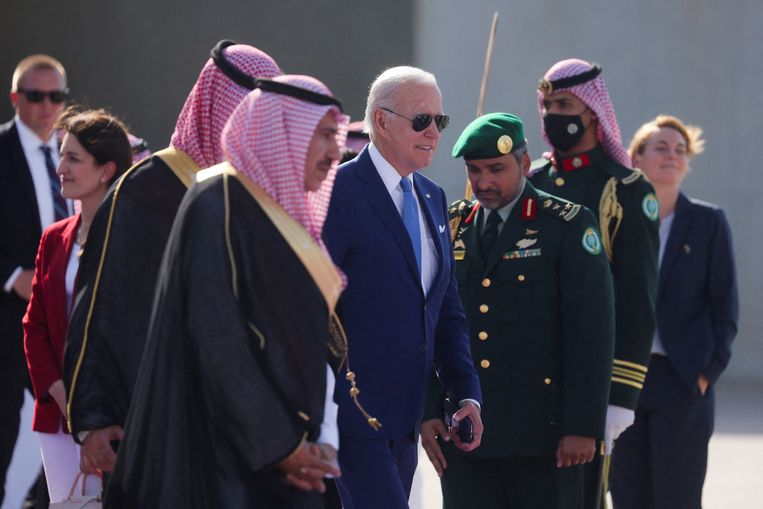 Байден хочет пересмотреть отношения США с Саудовской Аравией из-за сокращения добычи нефти