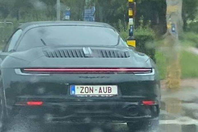 Een lezer spotte deze grappige nummerplaat 'ZON - AUB' in Westerlo.