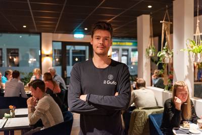 Pizza eten bij Il Gufo in de sfeer van een ristorante