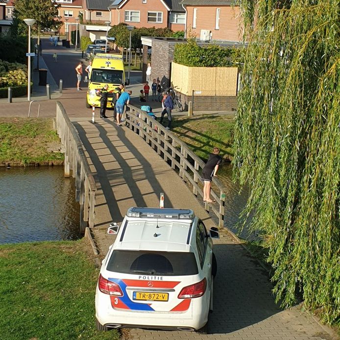 Ook de politie is ter plaatse aan het Herderstasje.