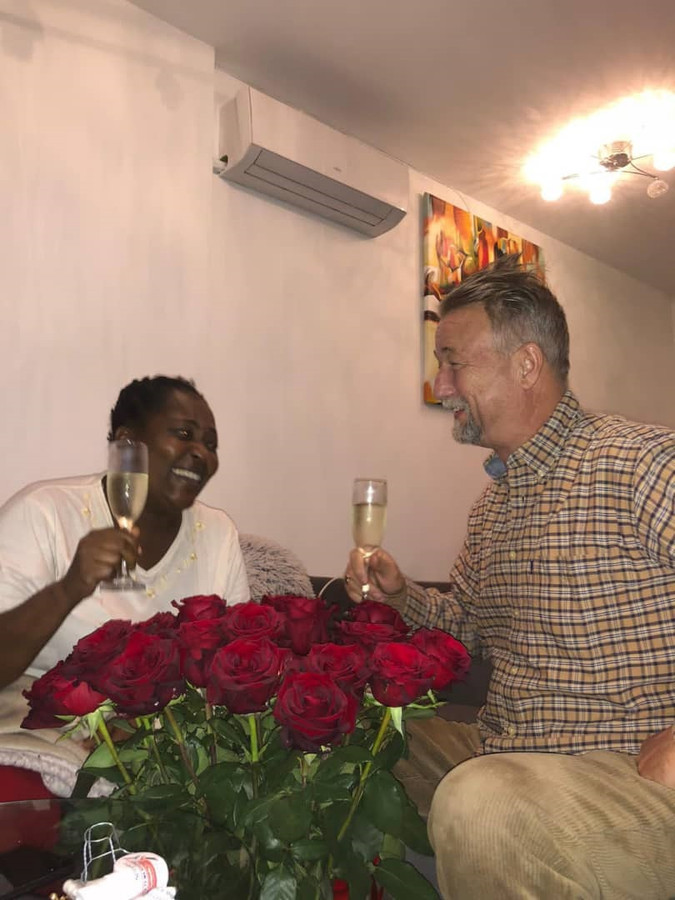 Nico van Staalduinen met zijn echtgenote kaj Djifa Sodatonou.