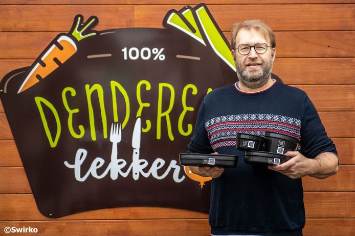 Johan Mertens levert voortaan aan huis met de bakfiets.