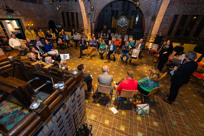 Biltse lijsttrekkers gingen in de Woudkapel in debat over woningbouw.
