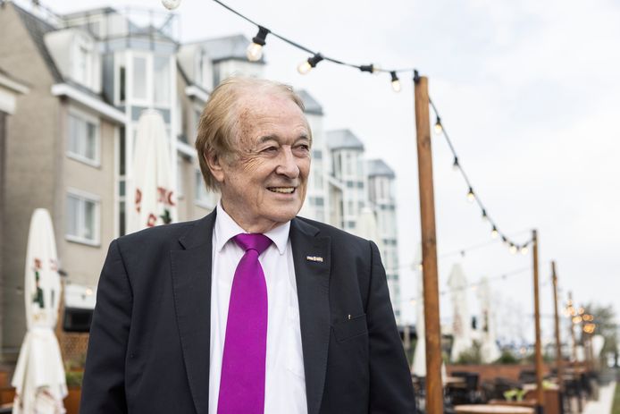 Jo Janssen op de Waalkade in Nijmegen.