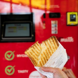 Can installs toastie vending machines at six Amsterdam metro stations