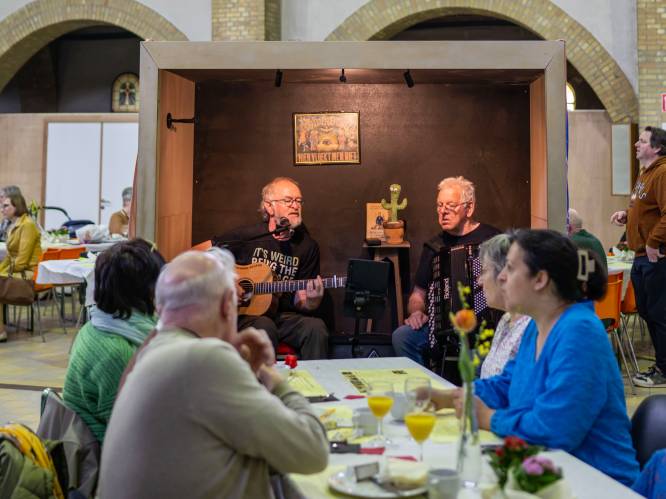 Ruim driehonderd liefhebbers genieten van buurtontbijt in kerk ‘t Kroïs
