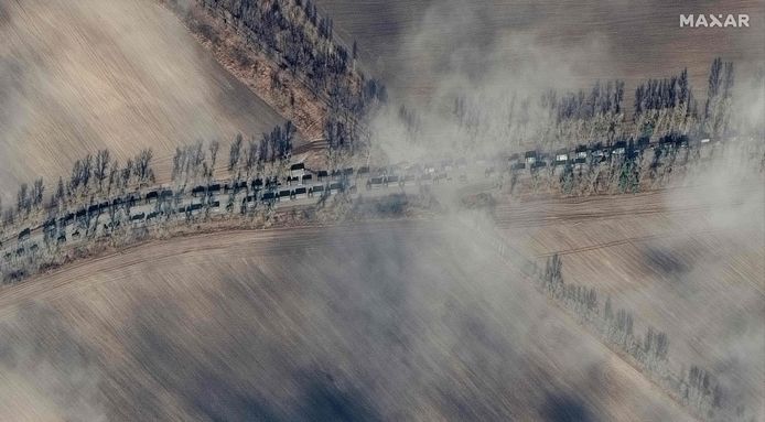 Het grote konvooi was ongeveer 29 kilometer ten noorden van Kiev tot stilstand gekomen.