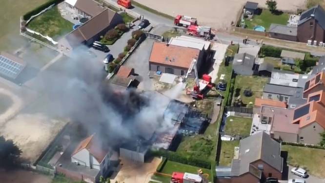 VIDEO. Luchtbeelden tonen enorme ravage na verwoestende brand in Zerkegem