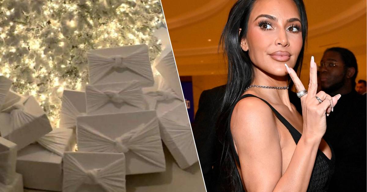 I fan di Kim Kardashian sono sorpresi dalla sua carta da regalo: “Quelli sono pannolini?!”  |  celebrità