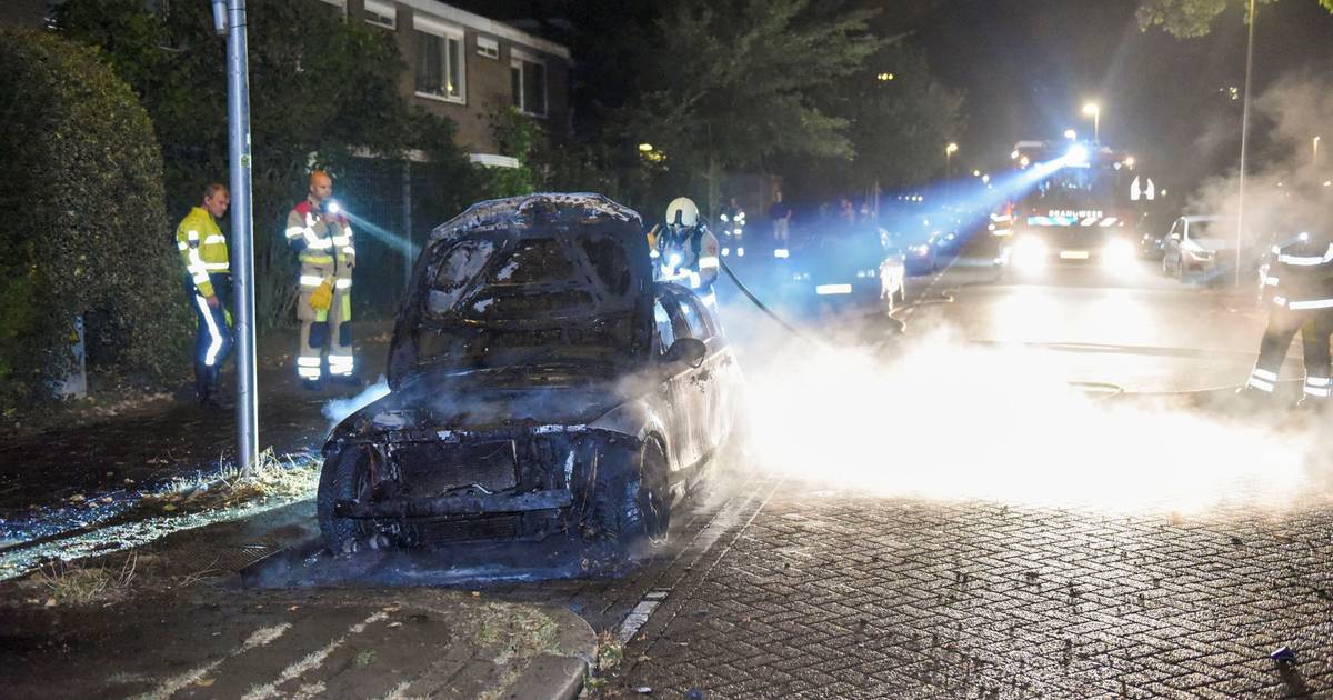 Autobrand in Kanaleneiland, politie vermoedt brandstichting Utrecht