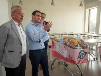 Delhaize schenkt ondanks miljoenenschade na brand toch nog drie volle winkelkarren aan behoeftige Wetteraars