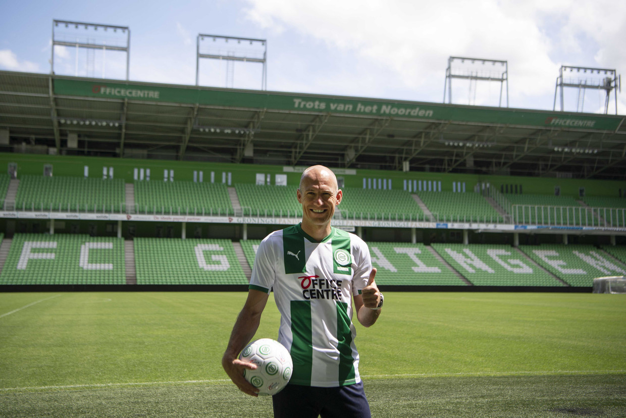 Arjen Robben in het stadion van FC Groningen. De verloren zoon is weer thuis, zeiden de fans.