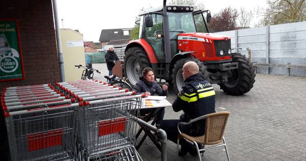 Spreekuur laagdrempelig feestje voor wijkagent - De Gelderlander