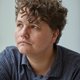 Maarten van der Graaff schuwt het hermetisch taalgebruik niet, maar weet zijn personages toch ongekunsteld en geestig tot leven te brengen