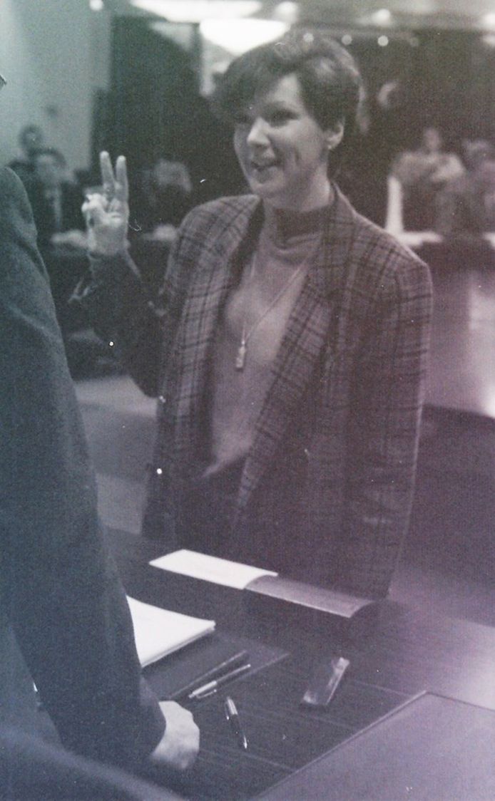 Gerda Mylle bij haar eedaflegging als gemeenteraadslid in 1989.