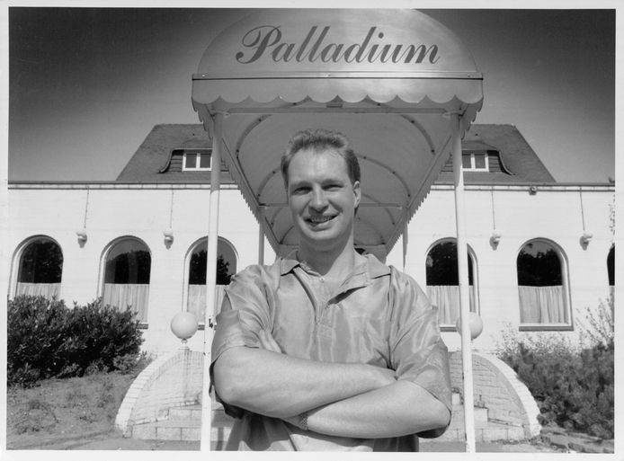 Eigenaar Reinder Talen van discotheek Palladium. Foto gemaakt in 1995.