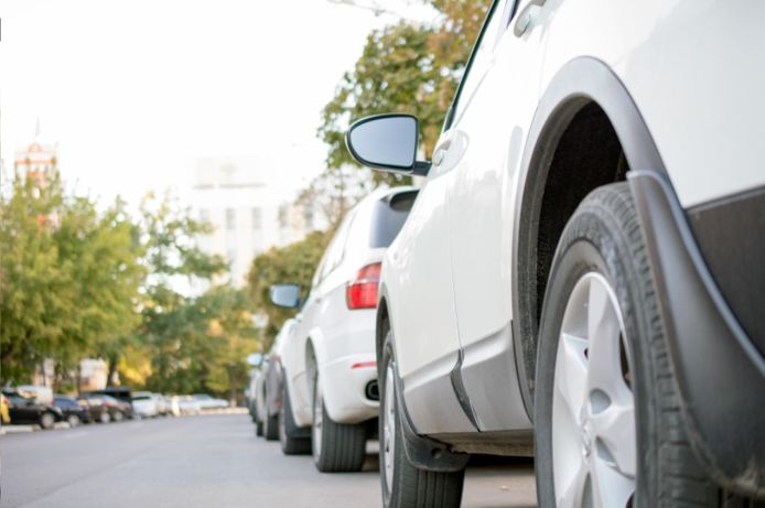 Parkeren geparkeerde auto auto's parking straat