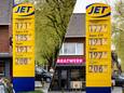 Het is een kwestie van een paar minuten: de prijzen bij Jet Tankstelle vlak over de grens in Nordhorn verschillen de hele dag door.