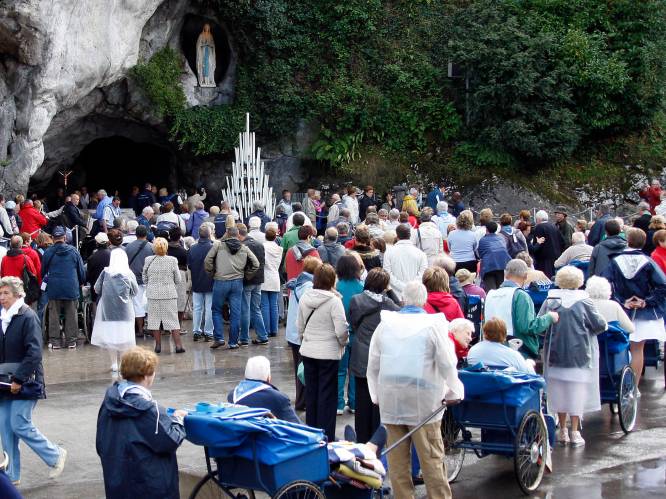 Paus: “Meer gebed en minder commercie in Lourdes”