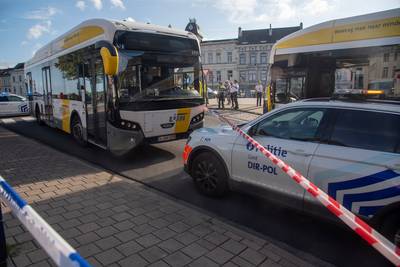 Vrouw (40) aangereden door bus van De Lijn in centrum Gent: “Plots stak ze de straat over”
