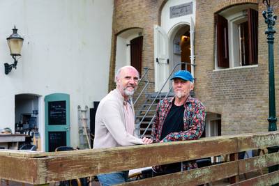 Pensionado’s Dick en Wim wakkeren het vuurtje op Fort de Hel weer aan: ‘We willen het hele jaar open