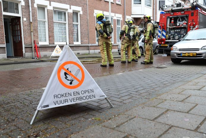 Een gaslekkage heeft vanmiddag ervoor gezorgd dat de Repelaerstraat vol met brandweerauto’s stond.