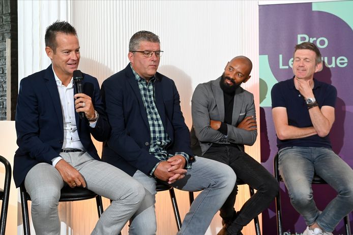 Eleven Sports-gezichten Gilles De Bilde, Philippe Albert, Gunter Van Handenhoven en (toen nog) Filip Joos tijdens de presentatie op 8 juli.