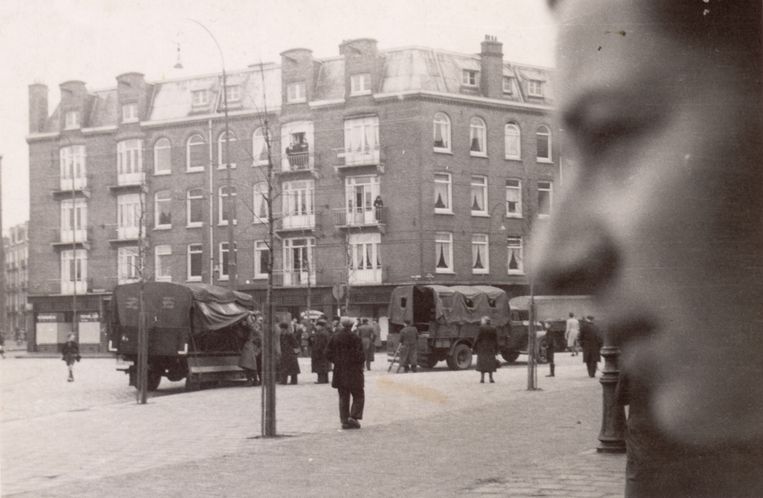 Joden worden met overvalwagens opgepakt in de Amsterdams Transvaalbuurt.  Beeld NIOD
