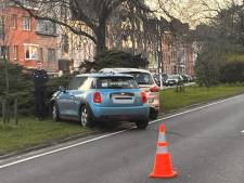 Twee wagens belanden in middenberm na botsing op Einde Were