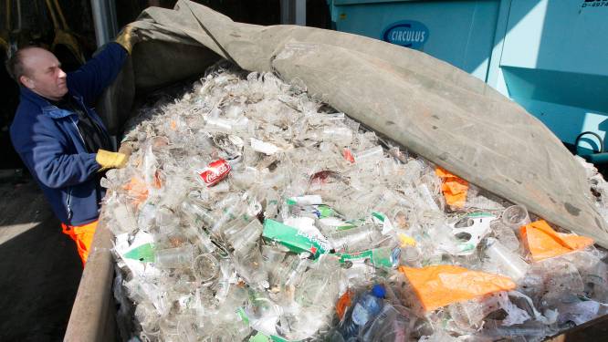 Plastic Soup Surfer vraagt ook in Den Haag aandacht voor miljoenen wegwerpbekers
