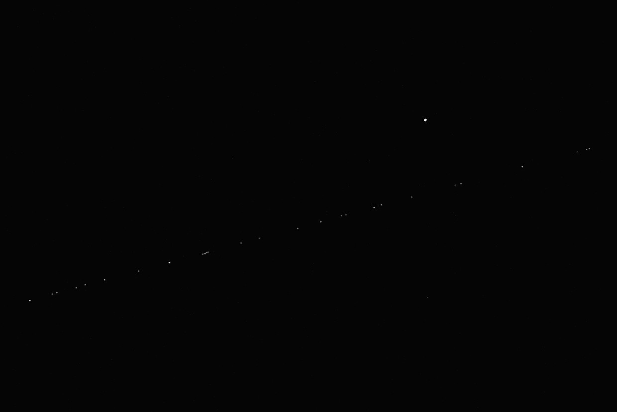 Indrukwekkende trein van 60 satellieten van Elon Musk boven ons land gepasseerd