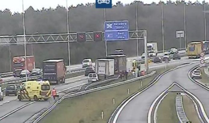 Een ongeluk met meerdere voertuigen op de A58 in de richting van Eindhoven.