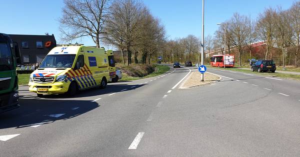 Man gewond bij botsing met lijnbus in Overdinkel