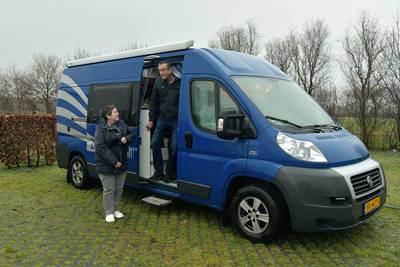 Tientallen camperaars vieren oud en nieuw in Nunspeet: ‘Geen verplichtingen en alleen maar gezelligh