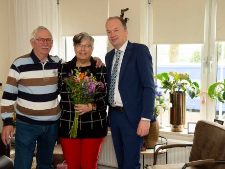 Eigen expo voor Age en bloemen voor gouden echtpaar uit Kesteren