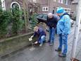 Struikelstenen in Bennekom. Daar worden regelmatig rondleidingen gehouden om aandacht te vragen voor de verdreven bewoners, zoals hier in januari 2022.