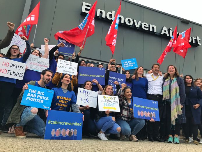 Cabinepersoneel en piloten van Ryanair voerden afgelopen vrijdag op vliegveld Eindhoven actie voor betere arbeidsomstandigheden en meer loon. Ze roepen de Ierse luchtvaartmaatschappij op de lokale wet en regelgeving toe te passen.